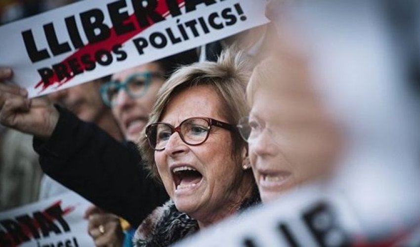 Belçika küçələrində Kataloniya üçün nümayiş