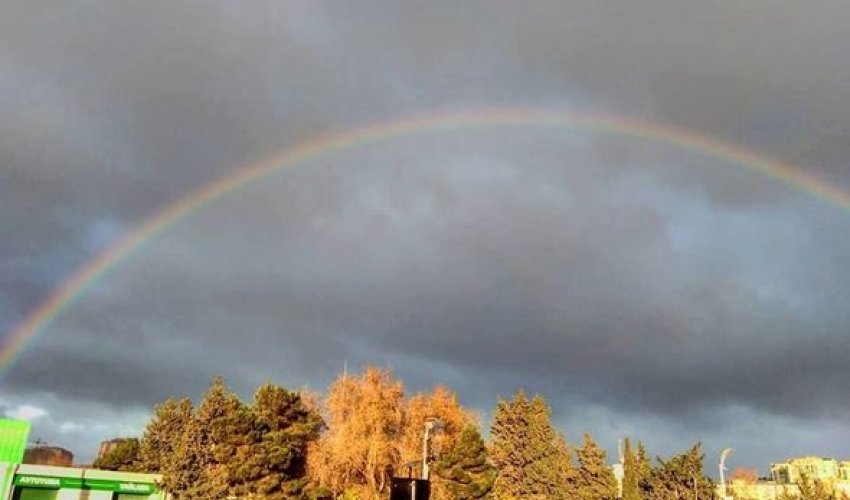 Səhər saatlarında Bakıda təbiət möcüzəsi – FOTO Səhər saatlarında Bakıda təbiət möcüzəsi – FOTO