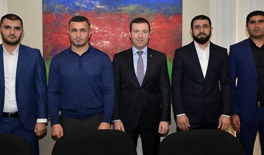 Rəşad Sadıqov iki yığmanın baş məşqçisi oldu