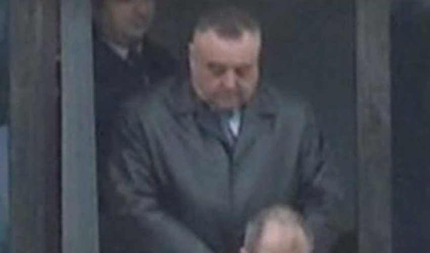 Eldar Mahmudov ölkədən 1 milyard pul çıxarıb -   İDDİA