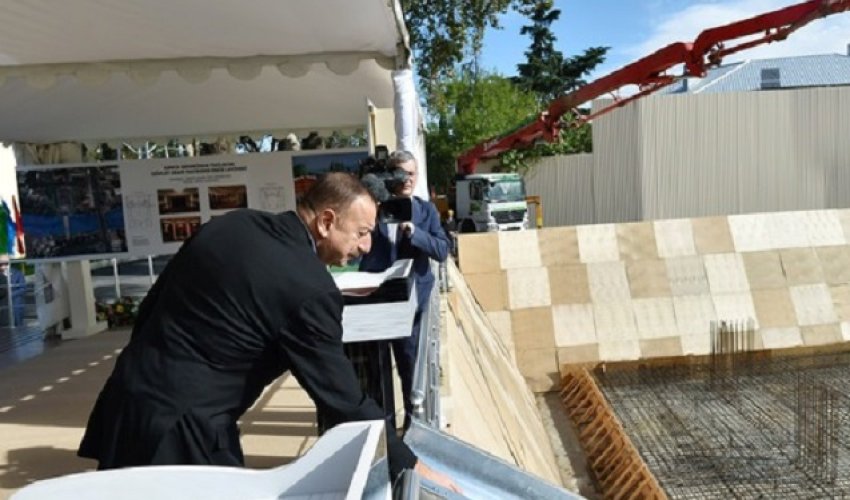 Prezident  ilk sosial mənzilin təməlini qoydu