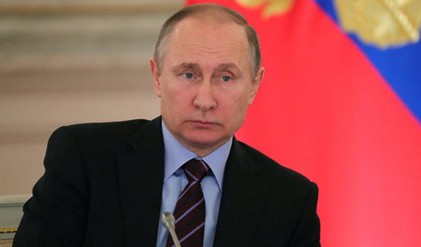 Putin sənədlərini Seçki Komissiyasına təqdim etdi