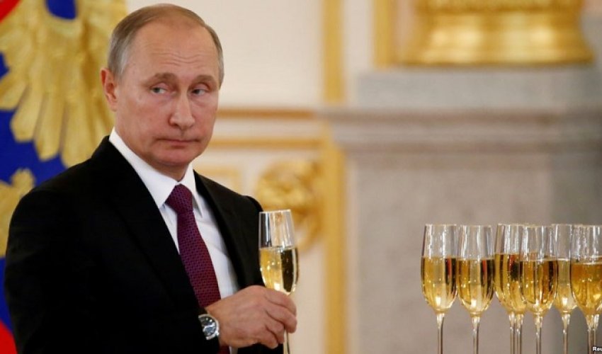 Putin Yeni ili evdə qeyd edəcək