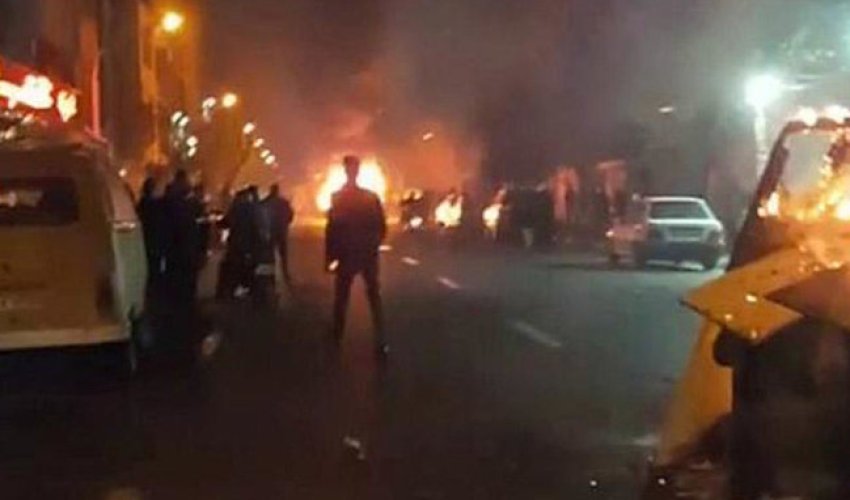 İran ayaqda: Ordu Əhvaza yeridildi