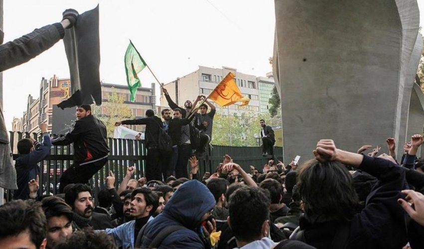 Aksiyalar İran hakimiyyətini ikiyə böldü