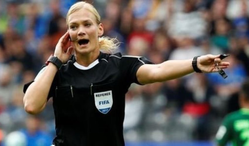 Çempionlar Liqasında ilk qadın hakim