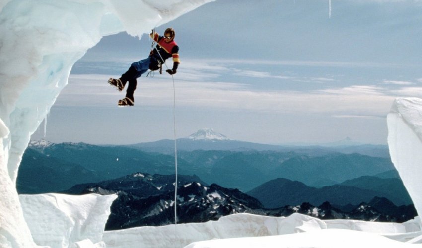 Alpinist 4900 metr yüksəklikdən yıxılıb Alpinist 4900 metr yüksəklikdən yıxılıb