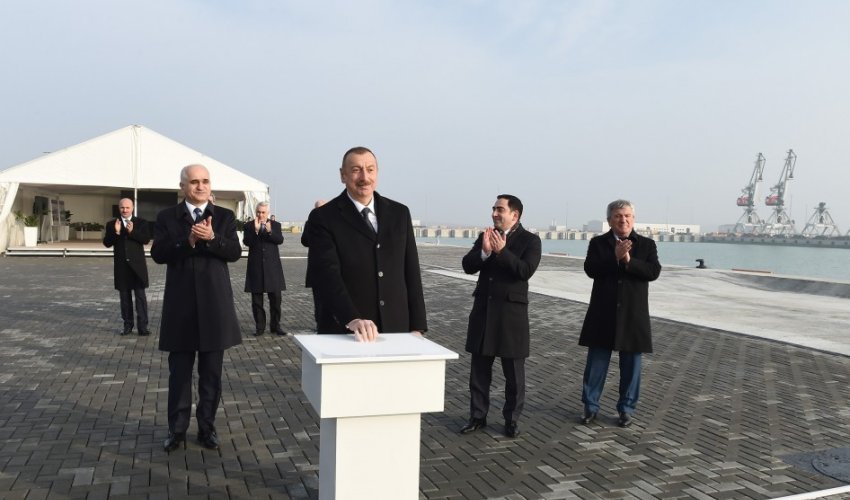 Prezident terminalın açılışında 