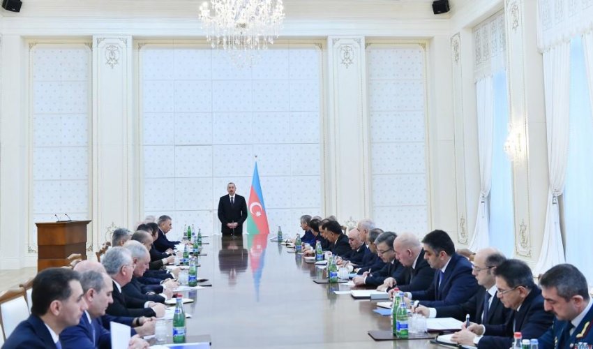 İlham Əliyev nazirləri topladı - İclas
