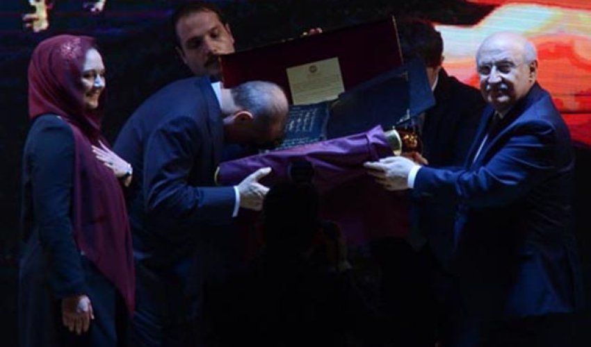 Azərbaycanlı xanım rəssamdan Ərdoğana hədiyyə