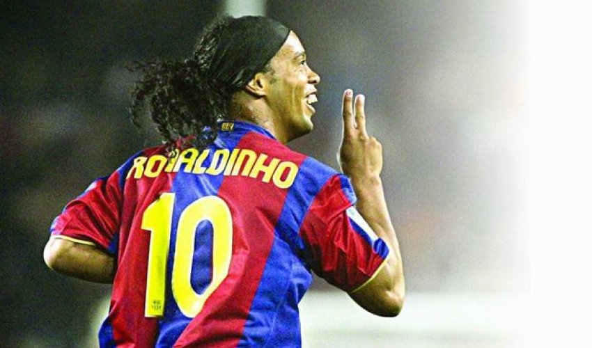 Ronaldinyo karyerasını bitirdi