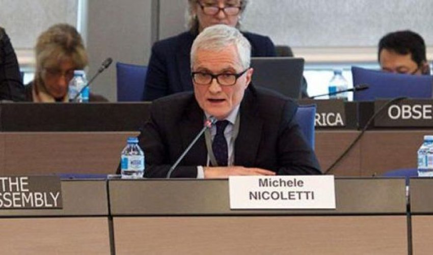 Aqramuntu Nikoletti əvəzlədi