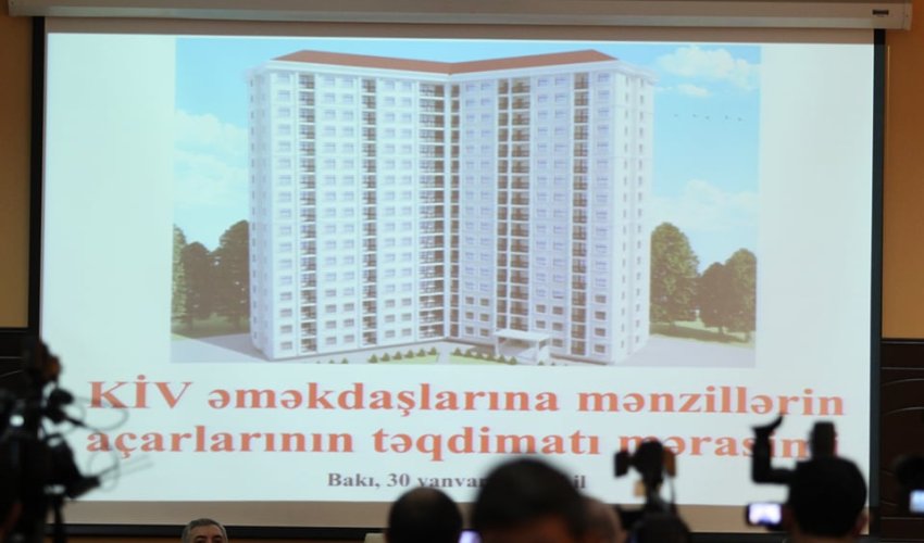 Mənzillərin açarları jurnalistlərə təqdim edildi