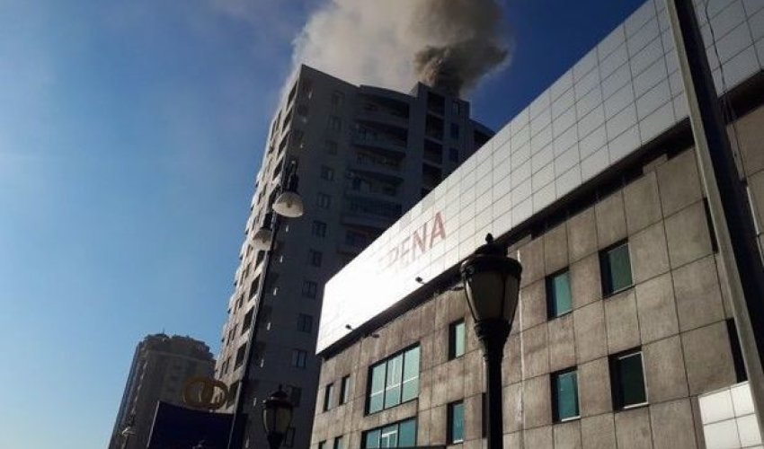 В Баку горит жилое здание – ВИДЕО