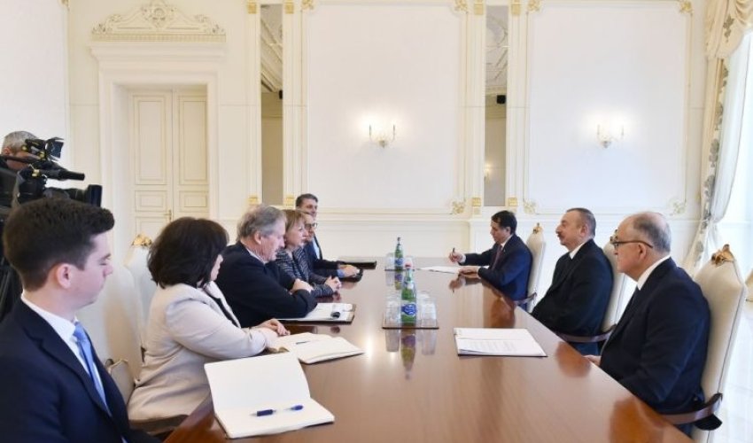 President Ilham Aliyev receives US delegation