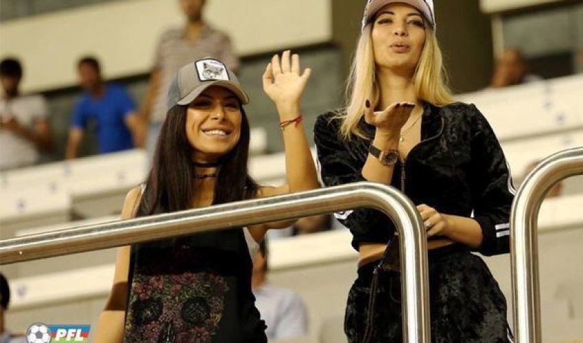 Azərbaycan futbolunun xanım azarkeşləri – FOTO Azərbaycan futbolunun xanım azarkeşləri – FOTO