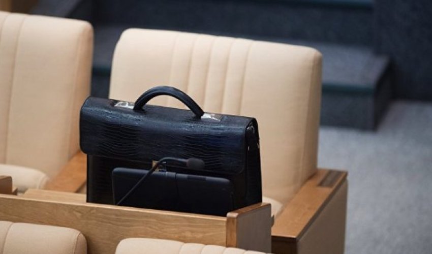 Prezidentin çıxışından sonra bu nazirlər istefaya getdi