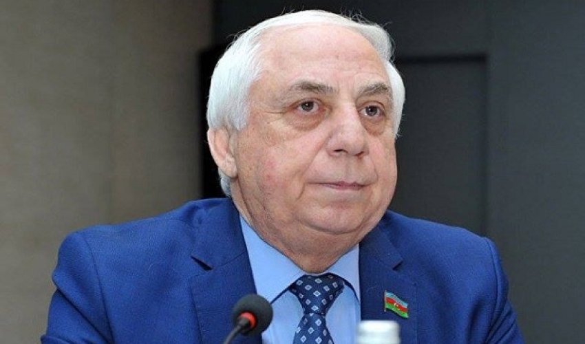 “Sosial şəbəkələri bağlamaq lazımdır” — Hadi Rəcəbli 