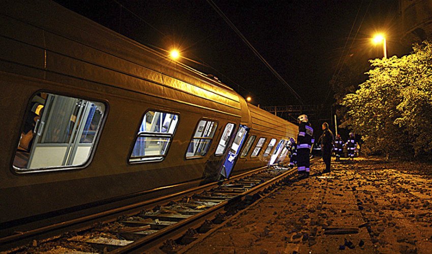 Metro qatarları toqquşdu - Yaralılar var Metro qatarları toqquşdu - Yaralılar var