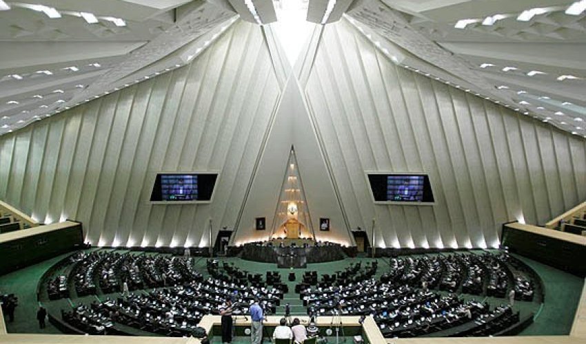 Parlamentdə dava: sədr istefaya çağırıldı - VIDEO