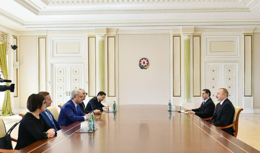 İlham Əliyev nümayəndə heyətlərini qəbul edib