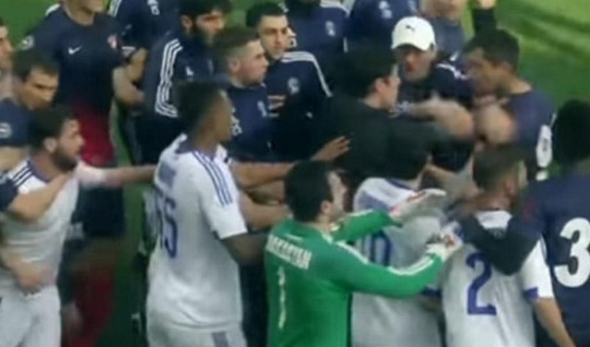 Azərbaycan çempionatında dava düşdü