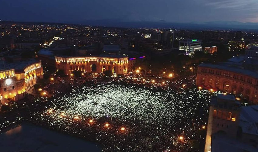 10 minlərlə etirazçı İrəvana toplaşıb