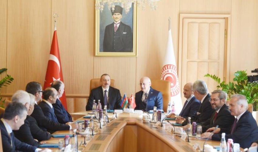 Prezidentin TBMM sədri ilə görüşündən FOTOLAR