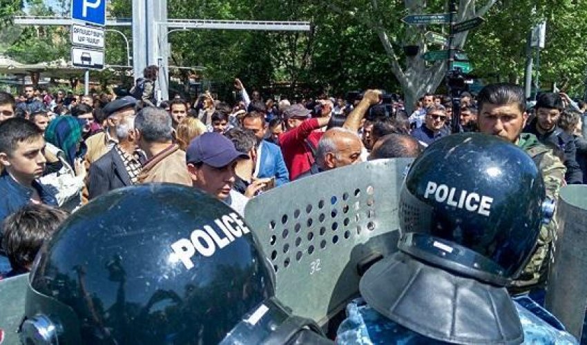 İrəvanda etirazlar yenidən başladı