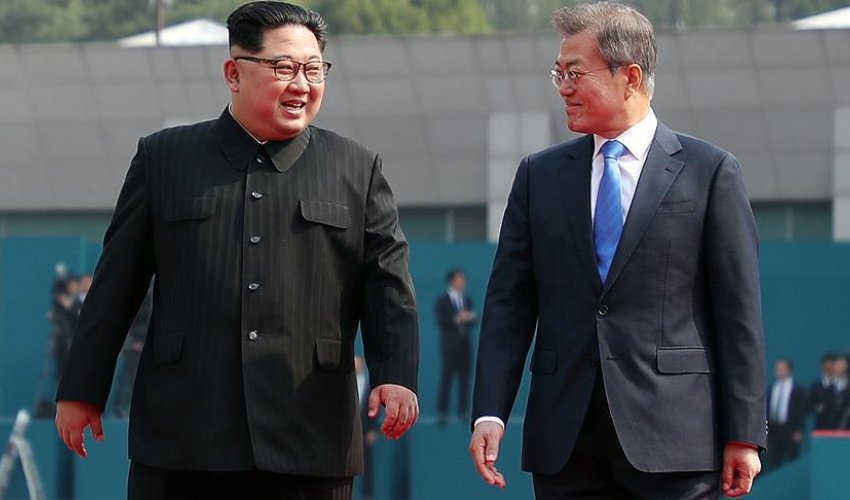 Koreya liderlərinin tarixi görüşü -  VİDEO