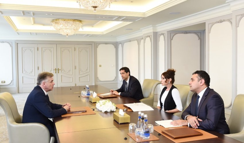 Mehriban Əliyeva Alen Uper ilə görüşüb - FOTO