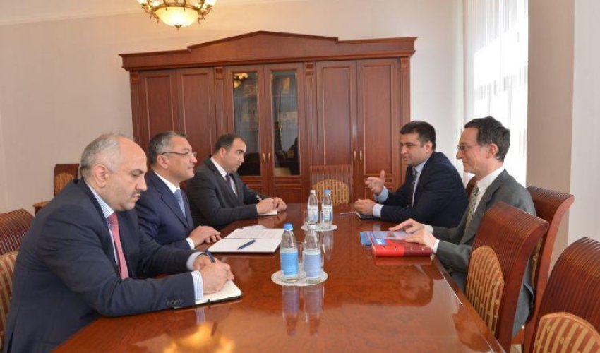 Yeni sədr növbəti görüşünü keçirdi