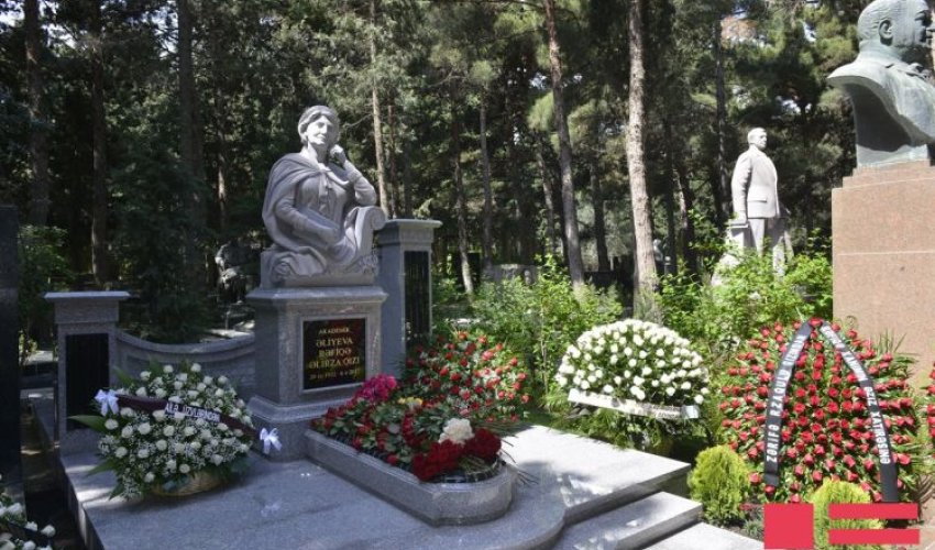 Prezidentin bibisinə Bakıda abidə qoyuldu - FOTOLAR Prezidentin bibisinə Bakıda abidə qoyuldu - FOTOLAR