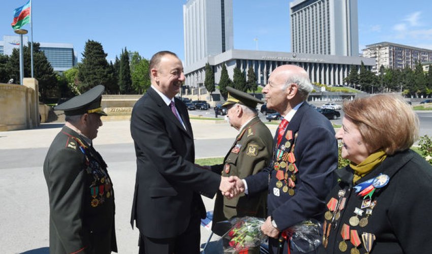 Prezident Qələbə günü ilə bağlı mərasimdə iştirak edib