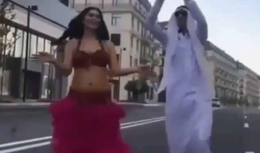 Ərəb Bakı küçələrində oriental oynayan rəqqasənin başına dollar səpdi