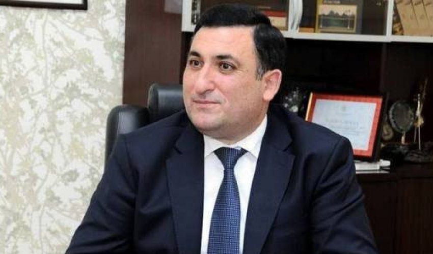 Rektor universitetdəki maxinasiyaların üstünü açdı