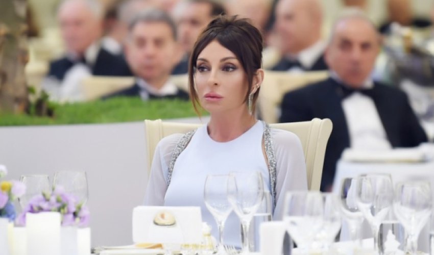 Mehriban Əliyeva onları təltif etdi