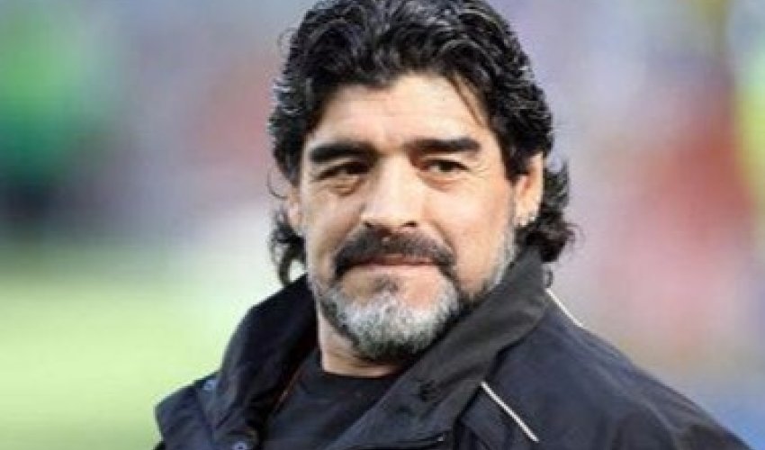 Maradona bu klubla danışıqlar aparır