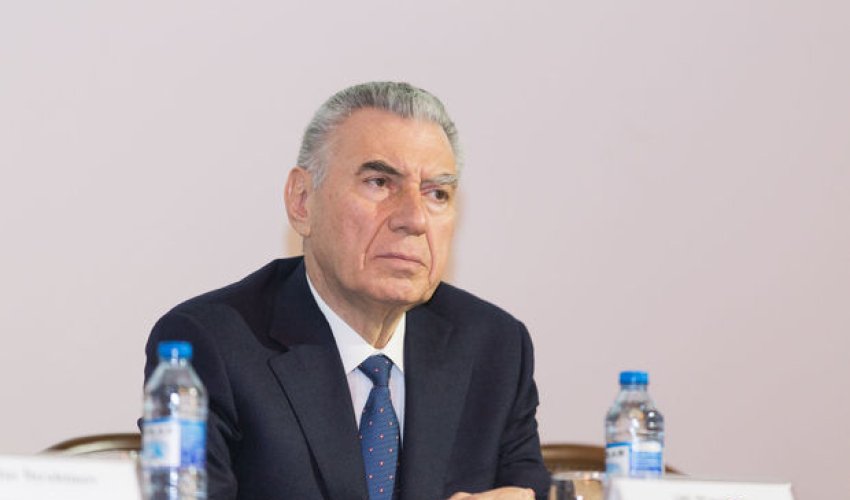Əli Həsənov: Yeni sədrə kömək etməyə hazıram