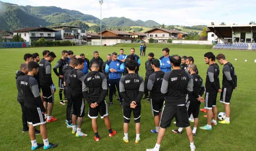 Tanınmış futbolçu 