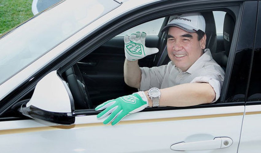 Türkmənistanda “77” rəqəmi olan nömrələr yığışdırılır