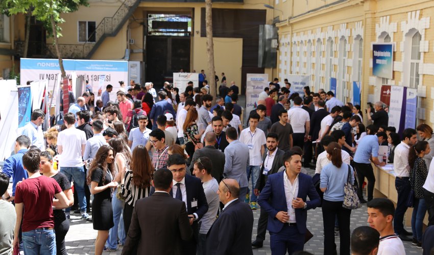 Bakcell Azərbaycan Dövlət Neft və Sənaye Universitetinin karyera sərgisinə qatılıb Bakcell Azərbaycan Dövlət Neft və Sənaye Universitetinin karyera sərgisinə qatılıb