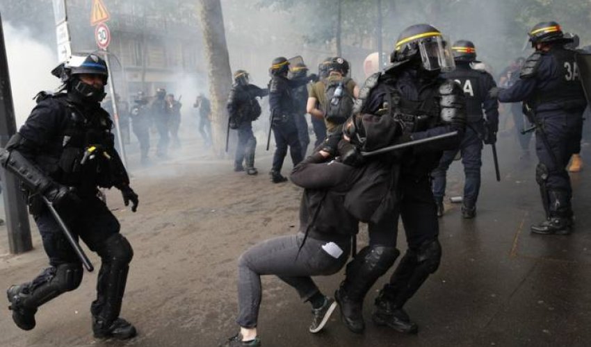 Fransada minlərlə insan etiraza etdi