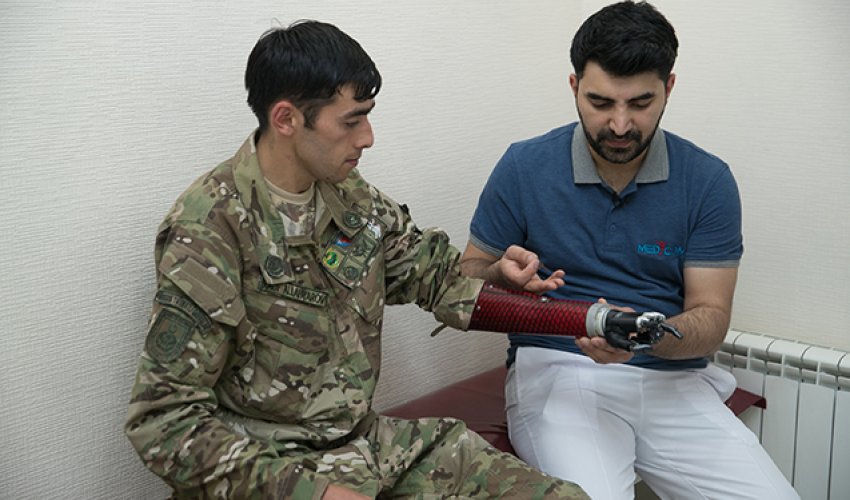 Mehriban Əliyeva Qarabağ əlillərini protezlə təmin etdi