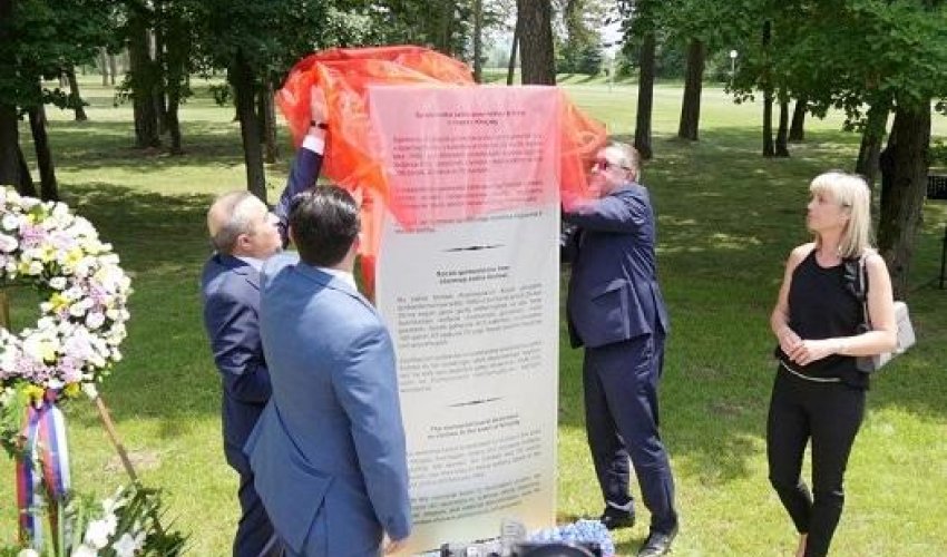 Bu ölkə Xocalı qurbanlarına abidə qoydu