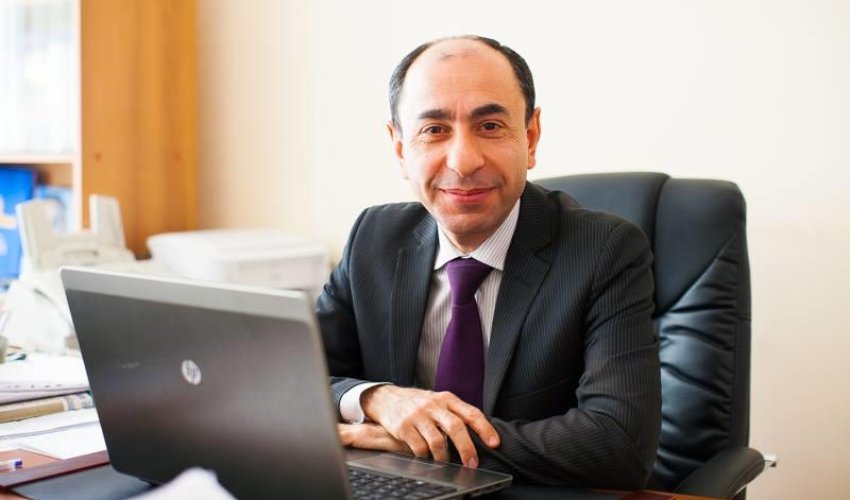 Bakıda məktəb direktorunun erməni sevgisi - FOTO Bakıda məktəb direktorunun erməni sevgisi - FOTO