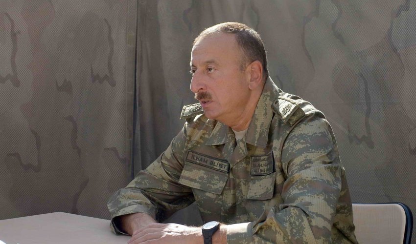 İlham Əliyev yeni hərbi hissənin açılışında İlham Əliyev yeni hərbi hissənin açılışında