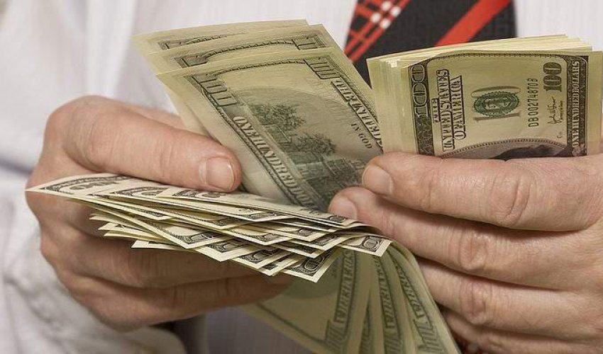 Bakı sakini 1500 manat irəli düşmək istədi, 118 min manatı əldən getdi