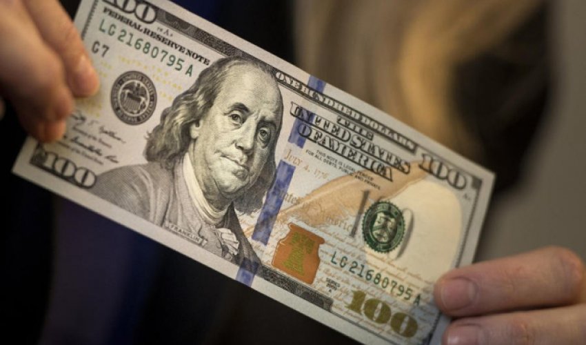 Bakıda bankda saxta dollar əməliyyatı