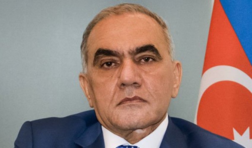 Dünyasını dəyişən nazir oğlunun yanında dəfn edildi – Fotolar Dünyasını dəyişən nazir oğlunun yanında dəfn edildi – Fotolar